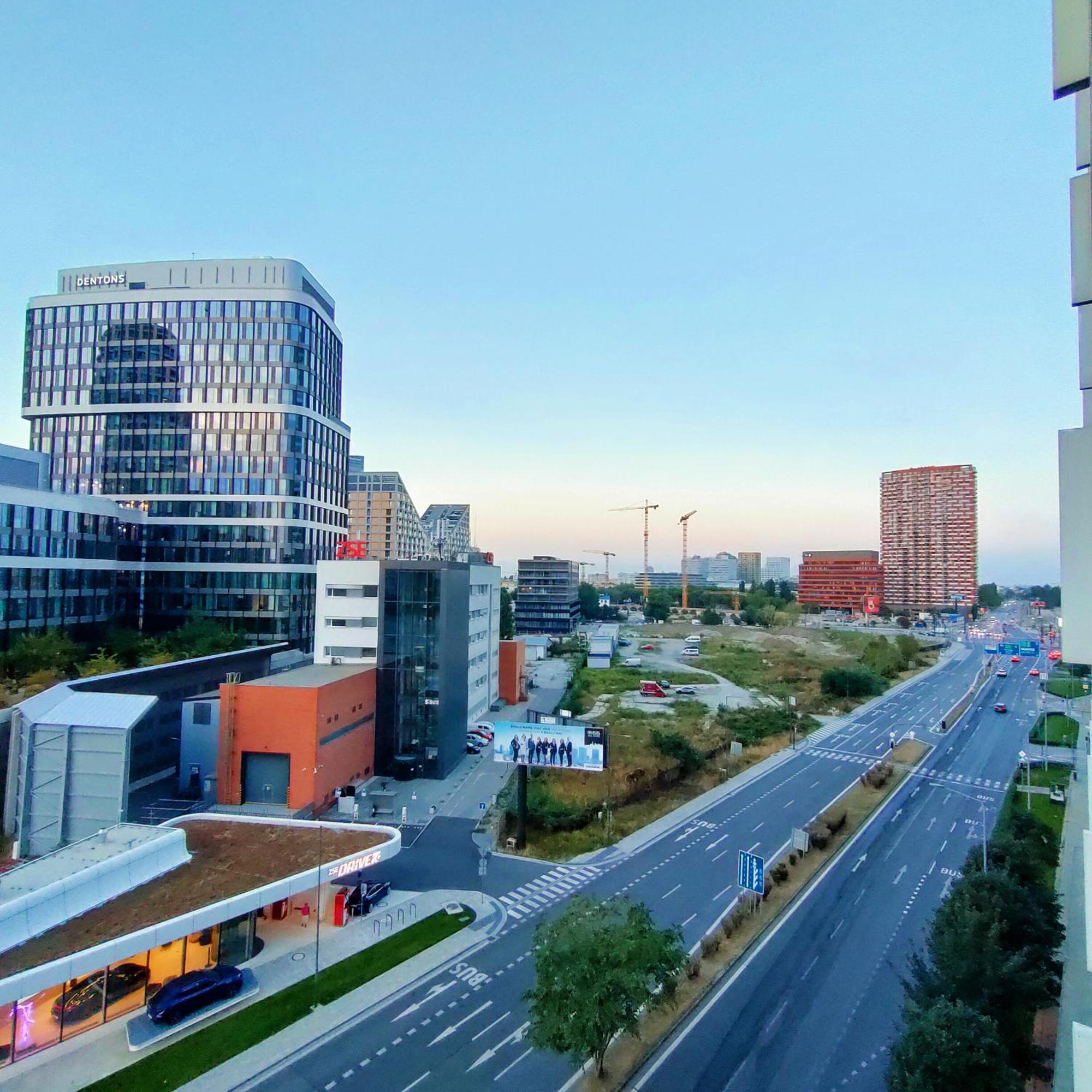 Sag Panorama City Free Parking Bratislava Esterno foto